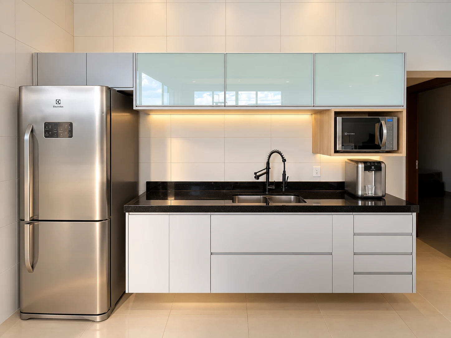 Cozinha moderna com eletros embutidos